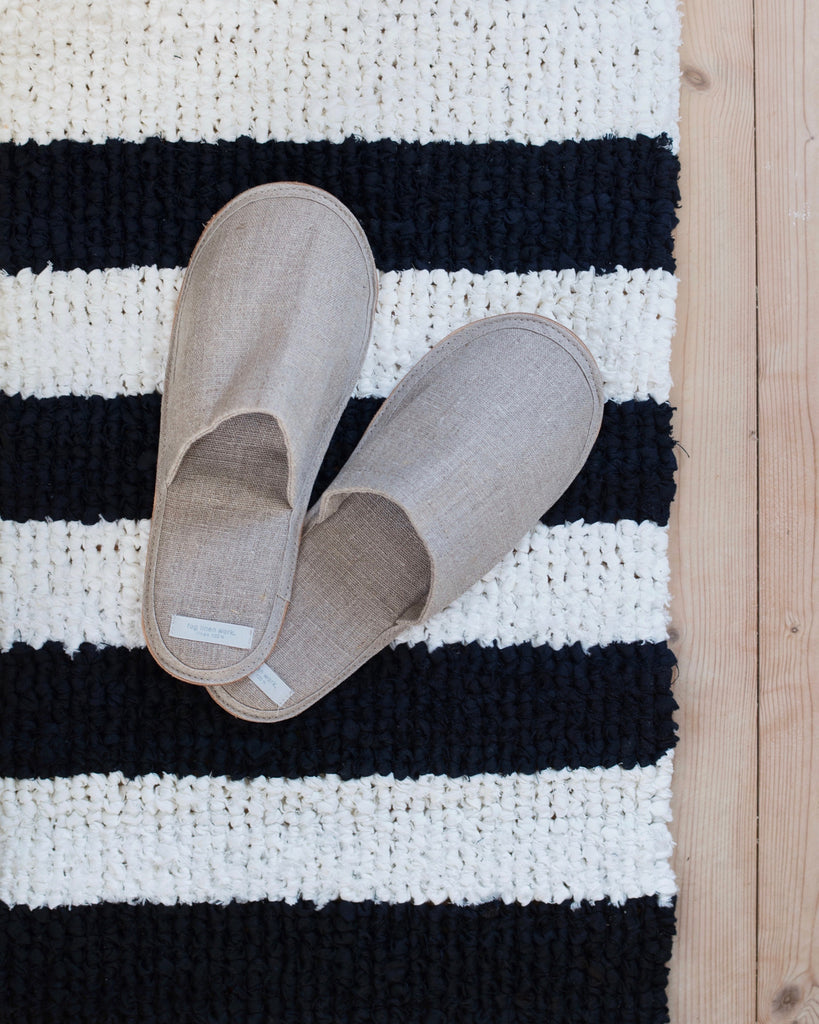 http://www.shop-foglinen.com/cdn/shop/products/slippers_1248_1024x1024.jpeg?v=1674252531